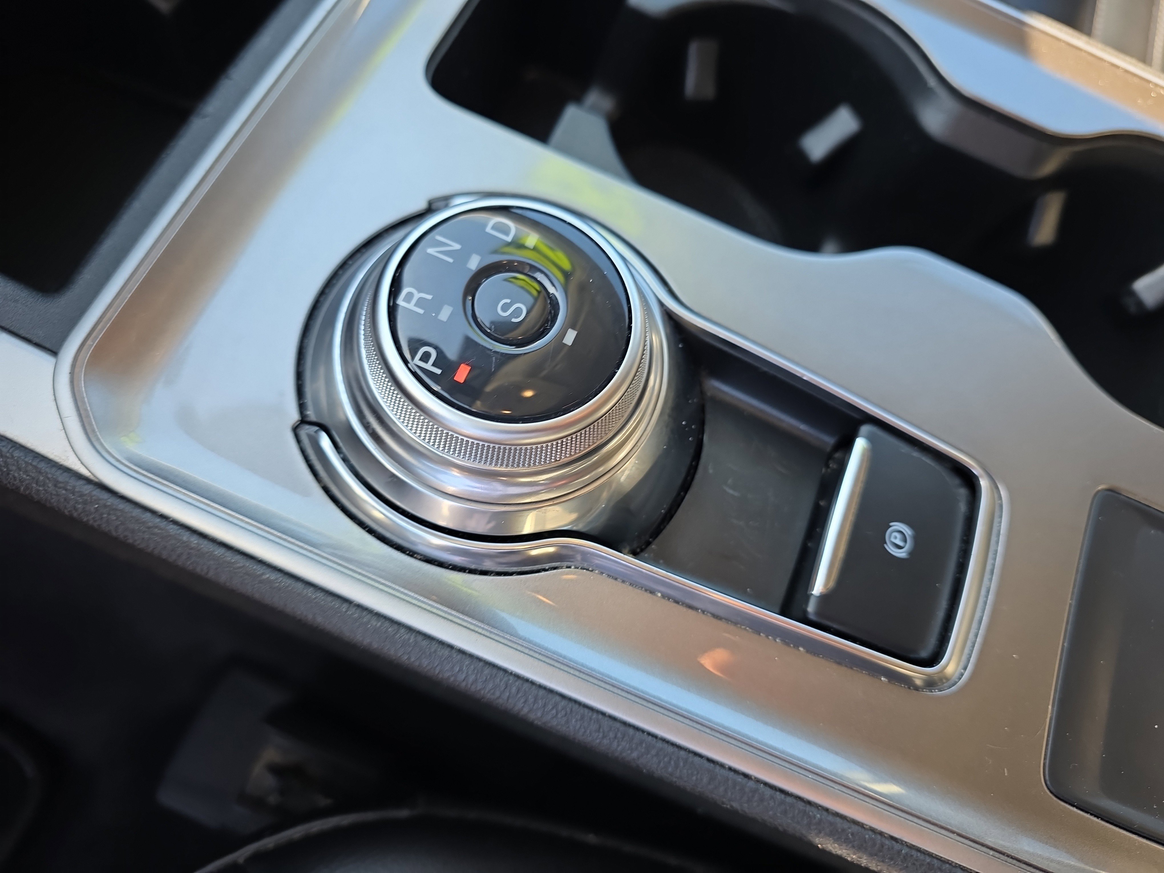 Used 2024 Ford Edge SEL image 24