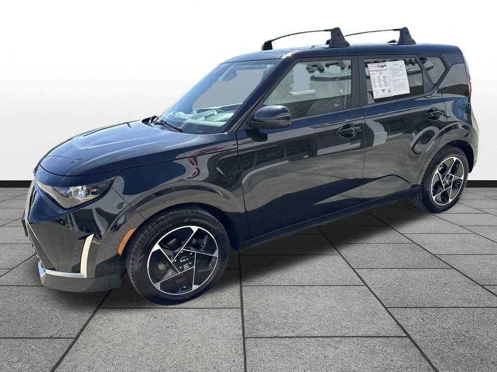 Used 2023 Kia Soul EX image 2