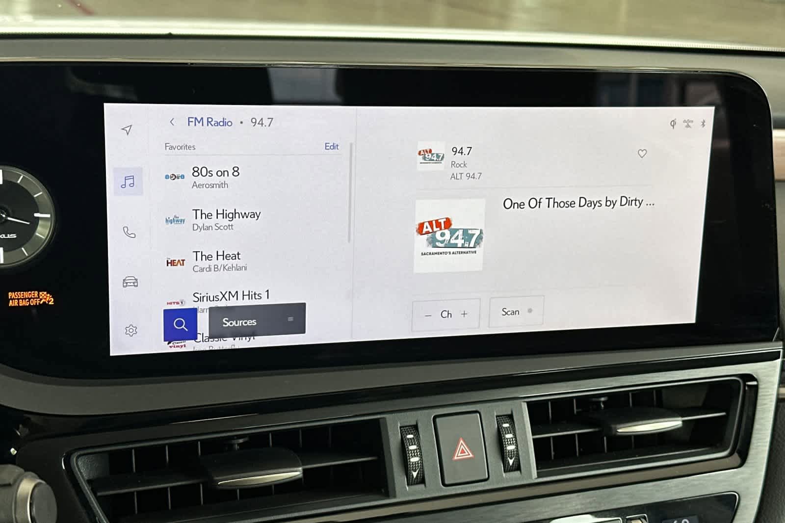 Used 2025 Lexus ES 300h w/ Premium Package FWD image 19
