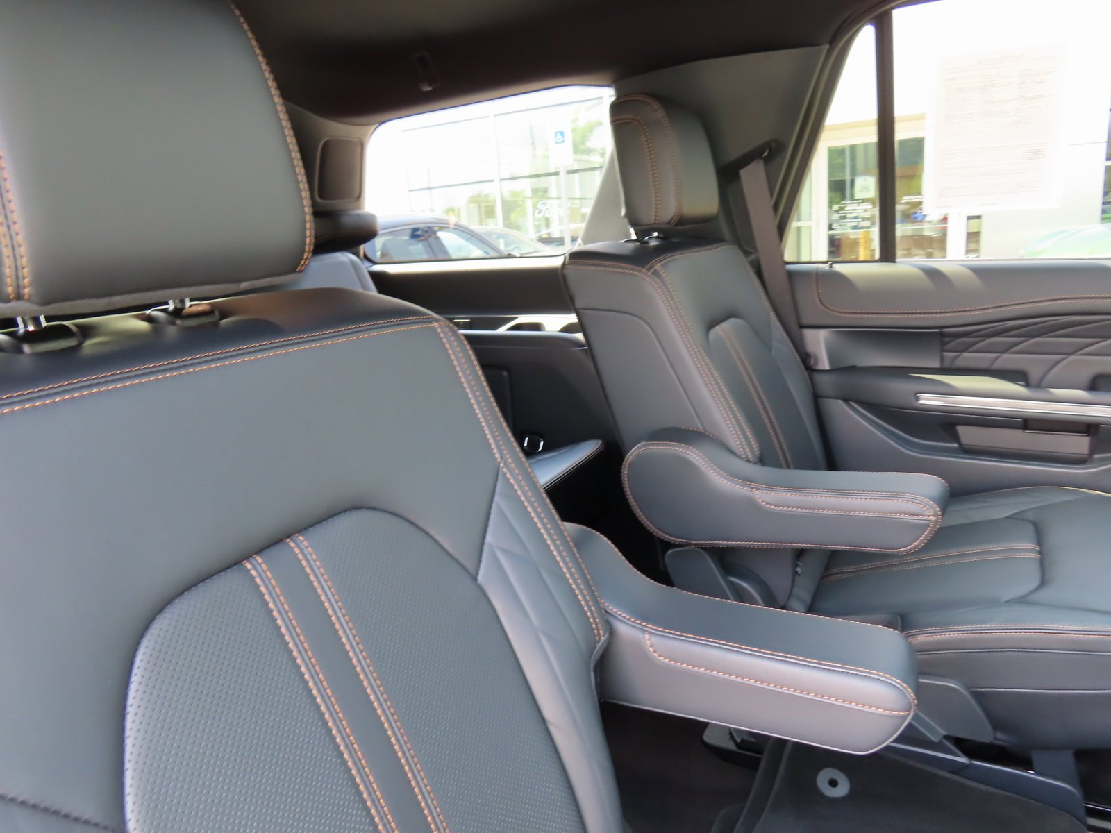 Used 2023 Ford Expedition Platinum image 39