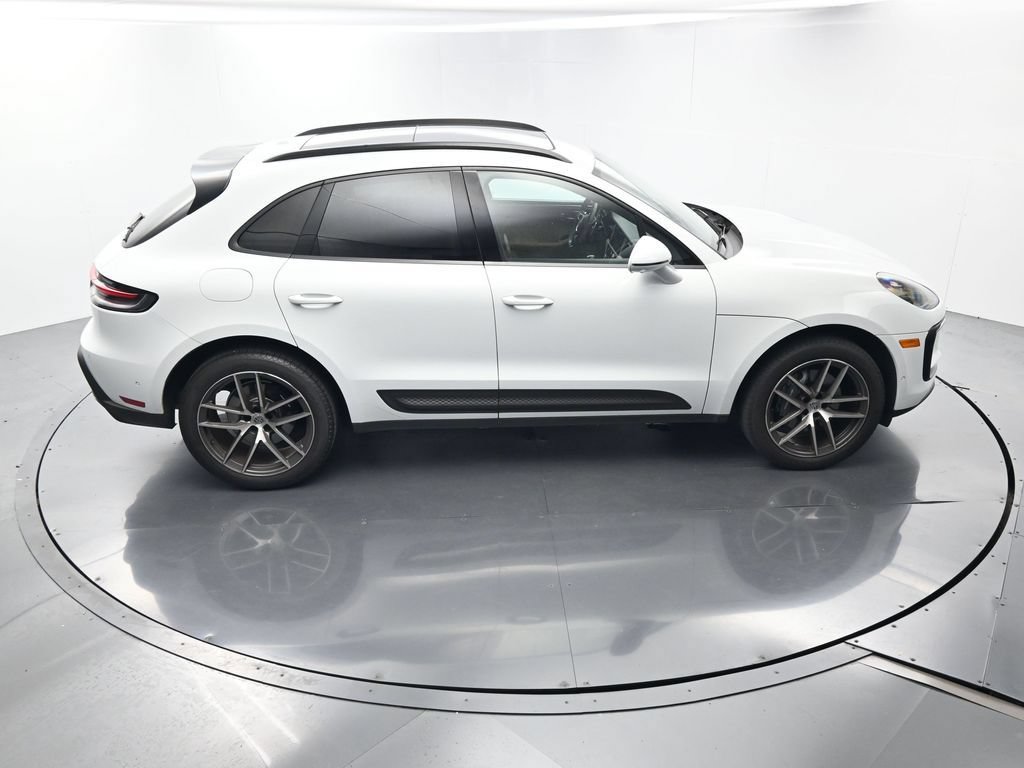 Certified 2023 Porsche Macan AWD/4WD image 36
