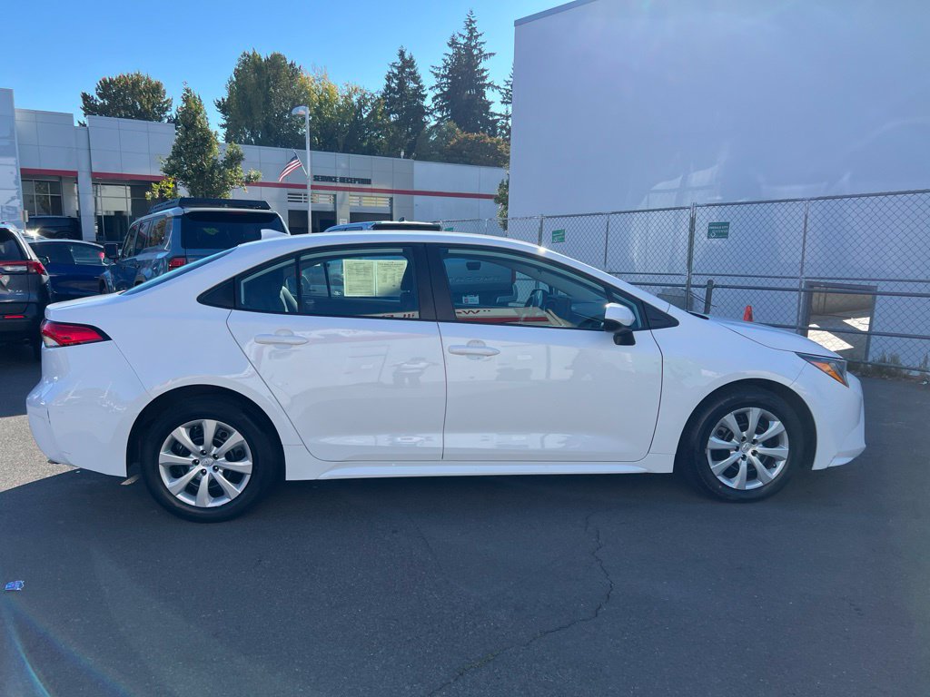 Used 2023 Toyota Corolla LE FWD image 3