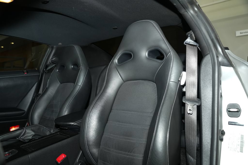 Used 2016 Nissan GT-R Premium AWD/4WD image 41