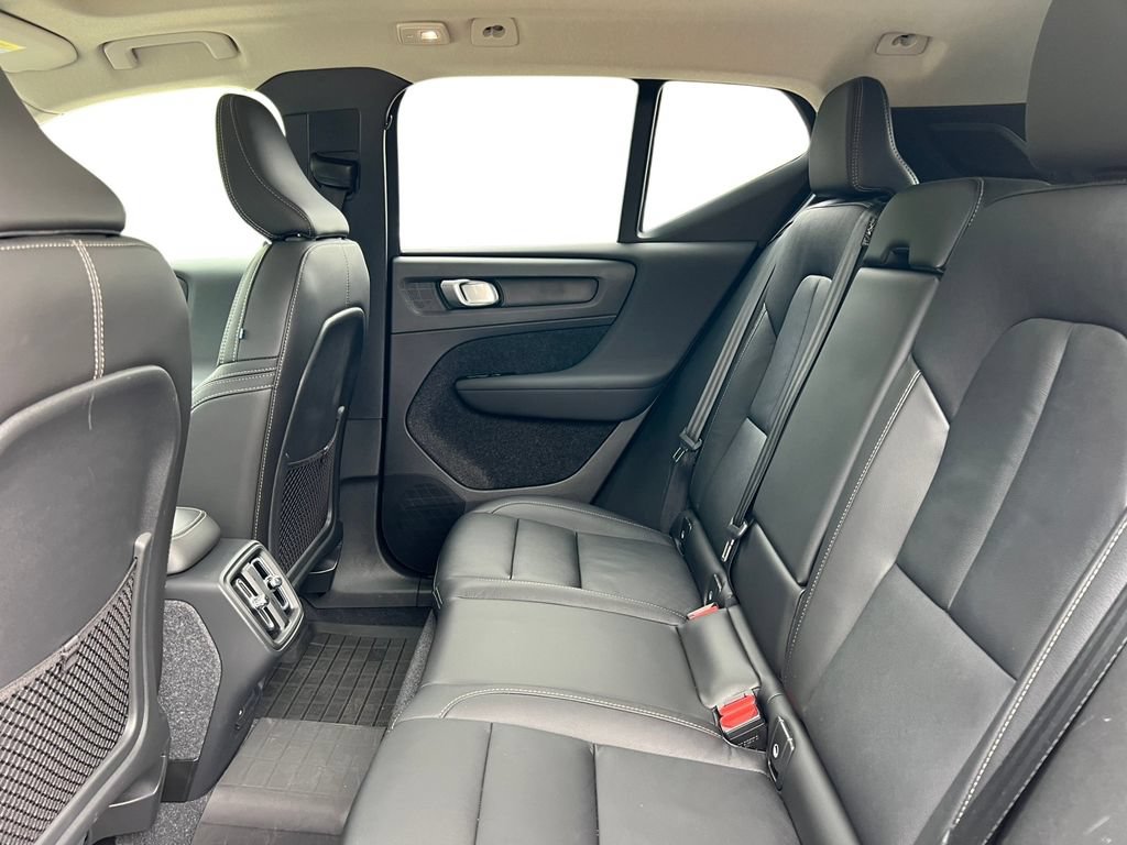 Used 2023 Volvo XC40 B5 Ultimate w/ Protection Package Premier AWD/4WD image 7