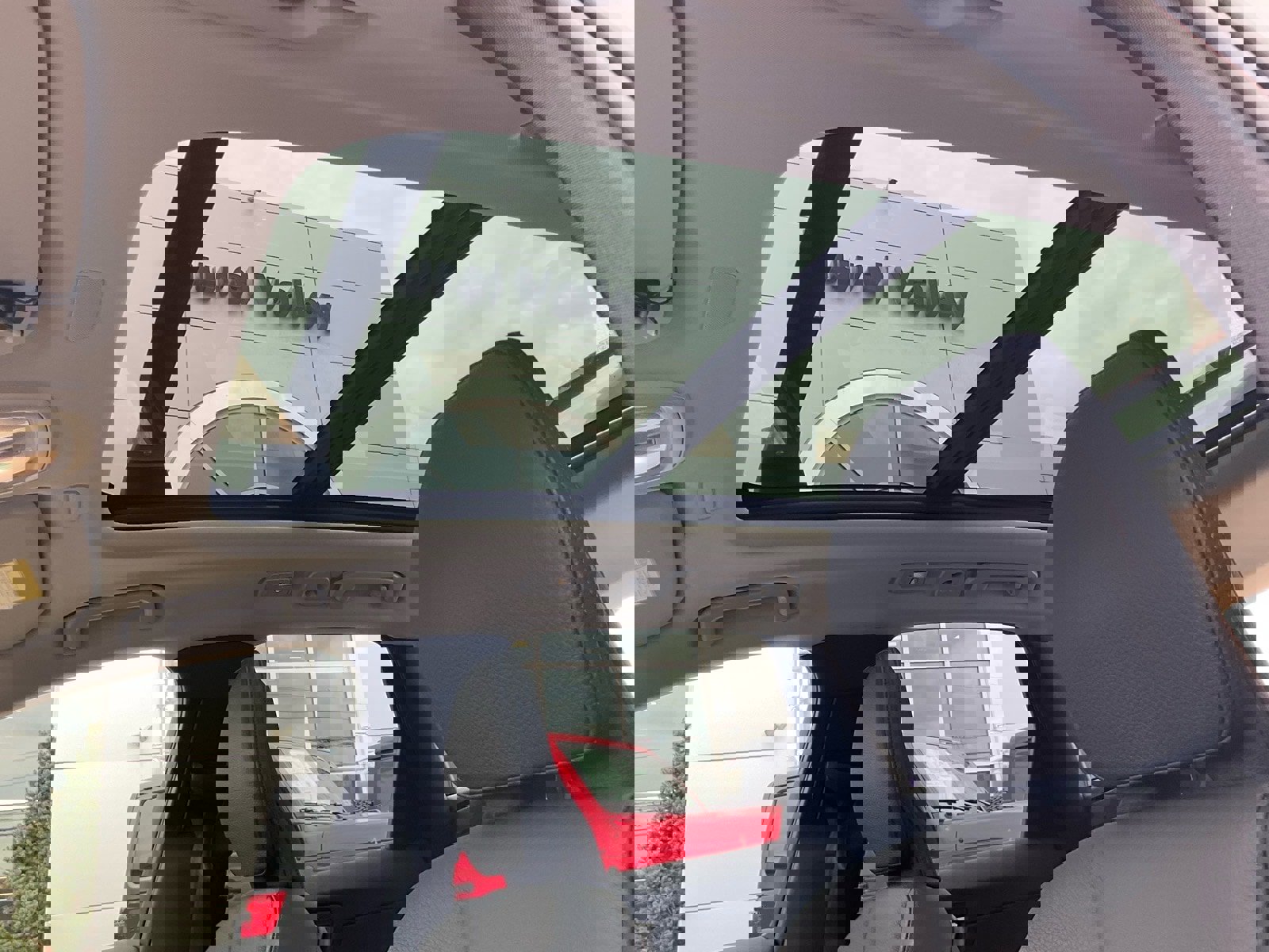 Used 2024 Volvo XC60 B5 Plus w/ Protection Package Premier image 21