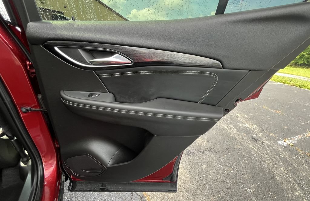 Certified 2022 Buick Envision Essence w/ Sport Touring Package FWD image 17