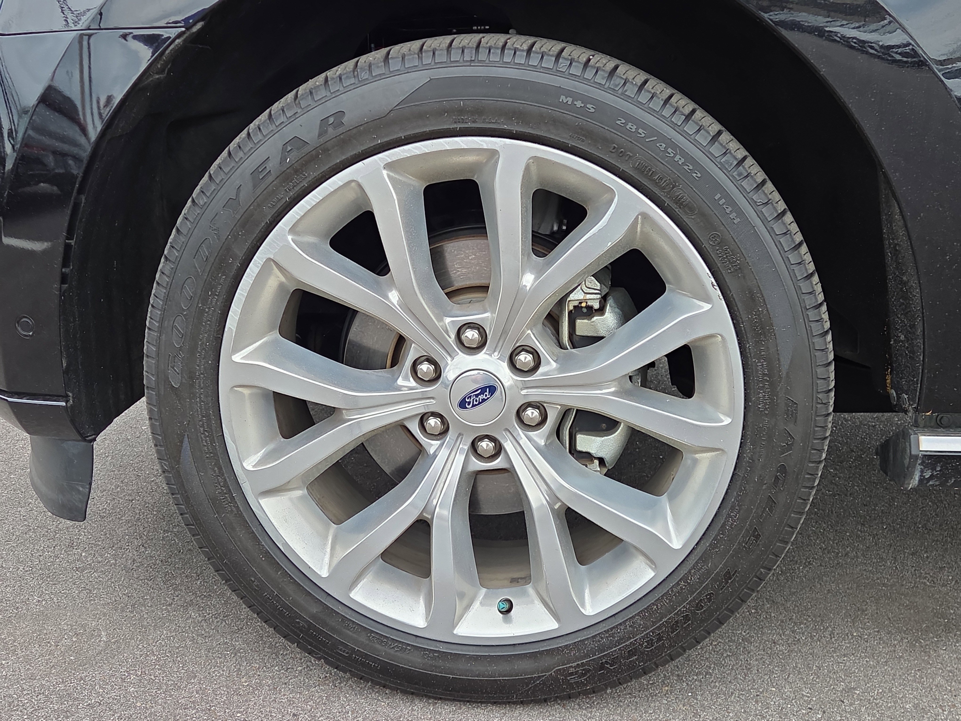 Used 2019 Ford Expedition Platinum RWD image 6