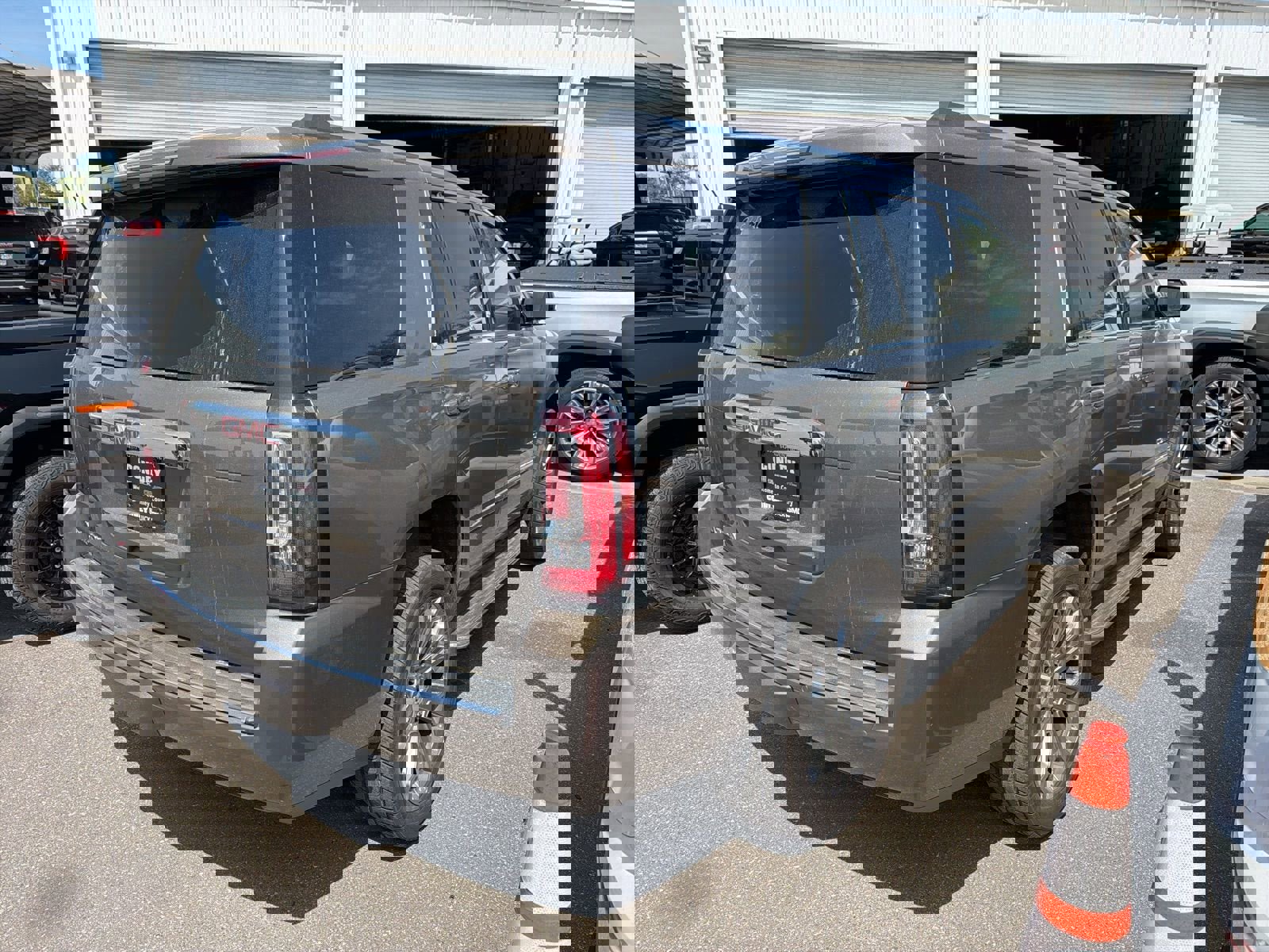 Used 2016 GMC Yukon Denali w/ Open Road Package image 10