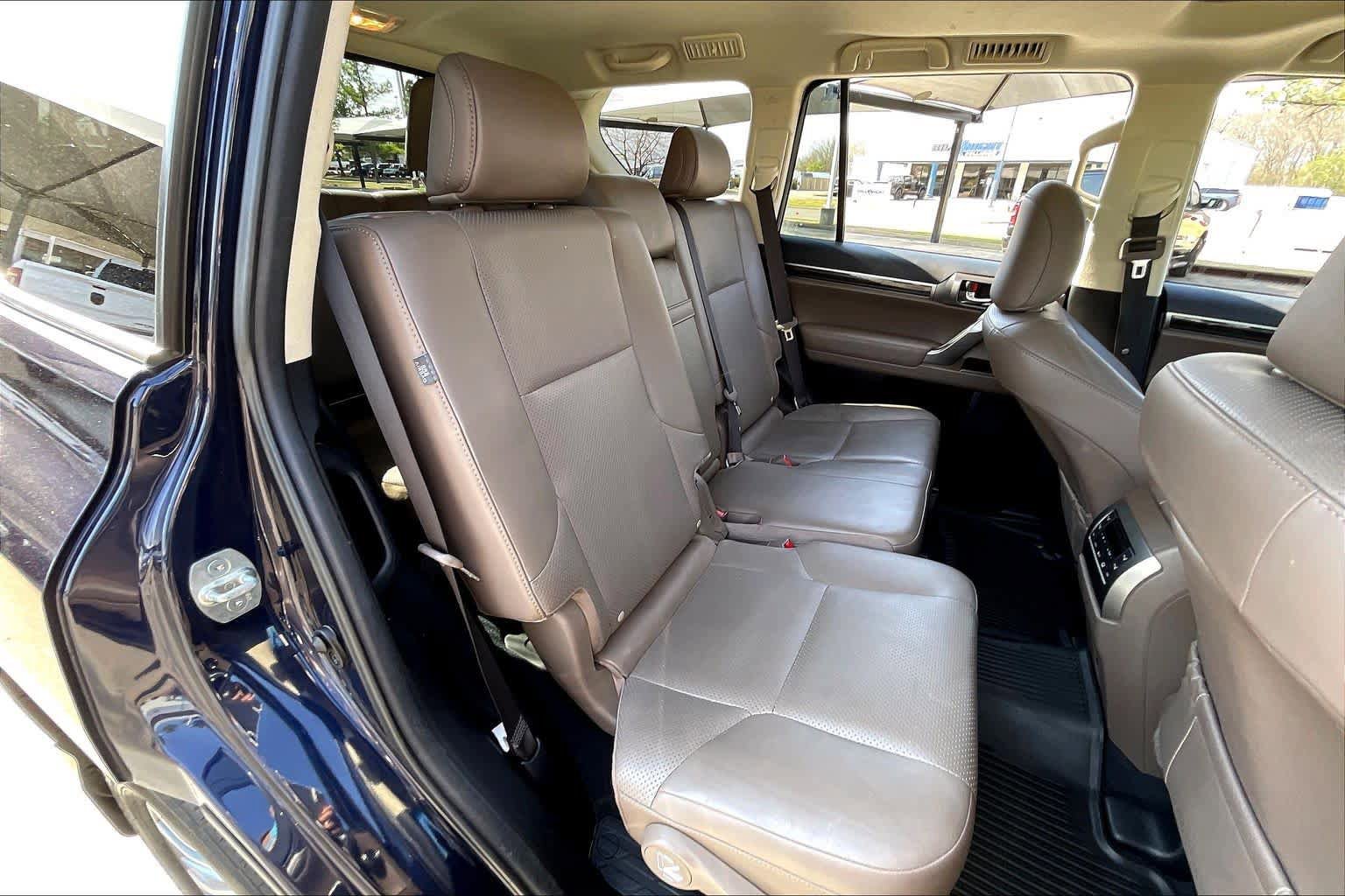 Used 2023 Lexus GX 460 Luxury w/ Accessory Package AWD/4WD image 19