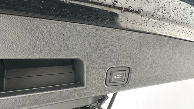 Used 2025 Chevrolet Traverse LT image 17