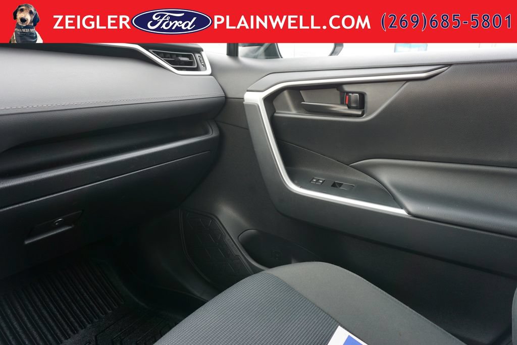 Used 2023 Toyota RAV4 LE AWD/4WD image 30