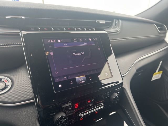 New 2025 Jeep Grand Cherokee L Altitude image 37