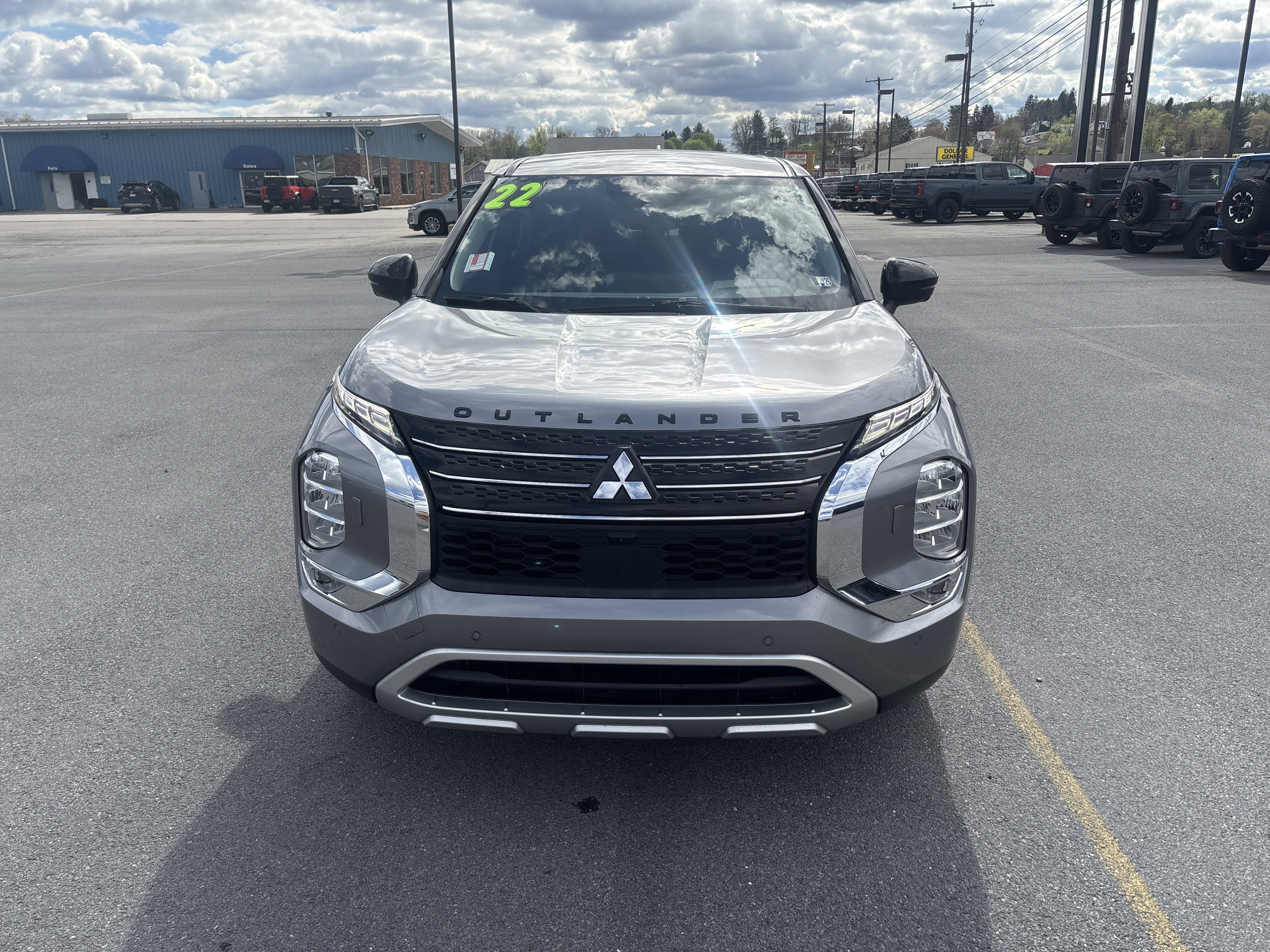 Used 2022 Mitsubishi Outlander SE image 9