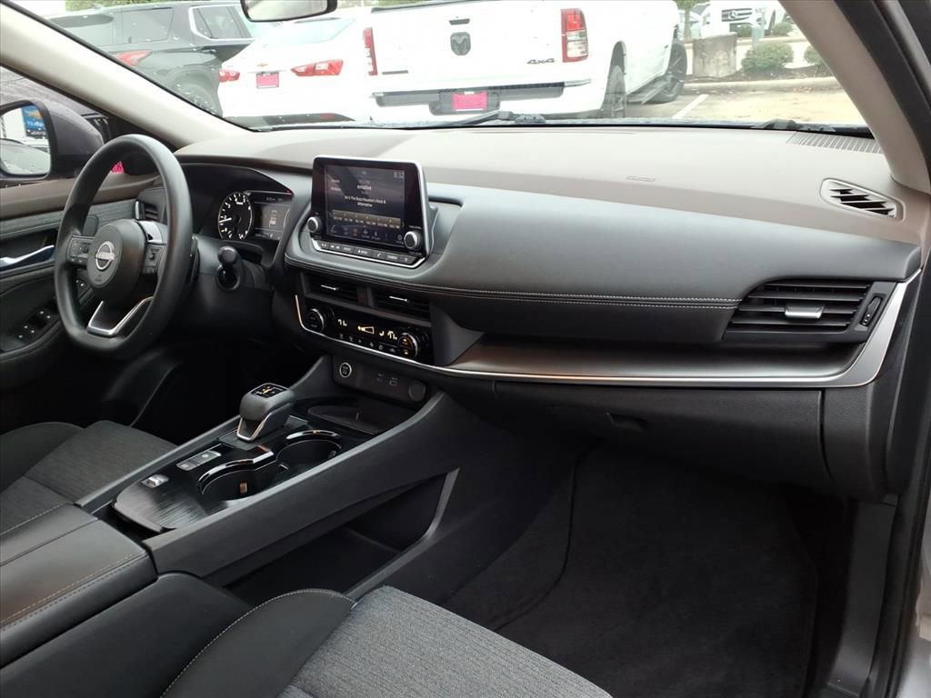 Used 2023 Nissan Rogue SV image 16