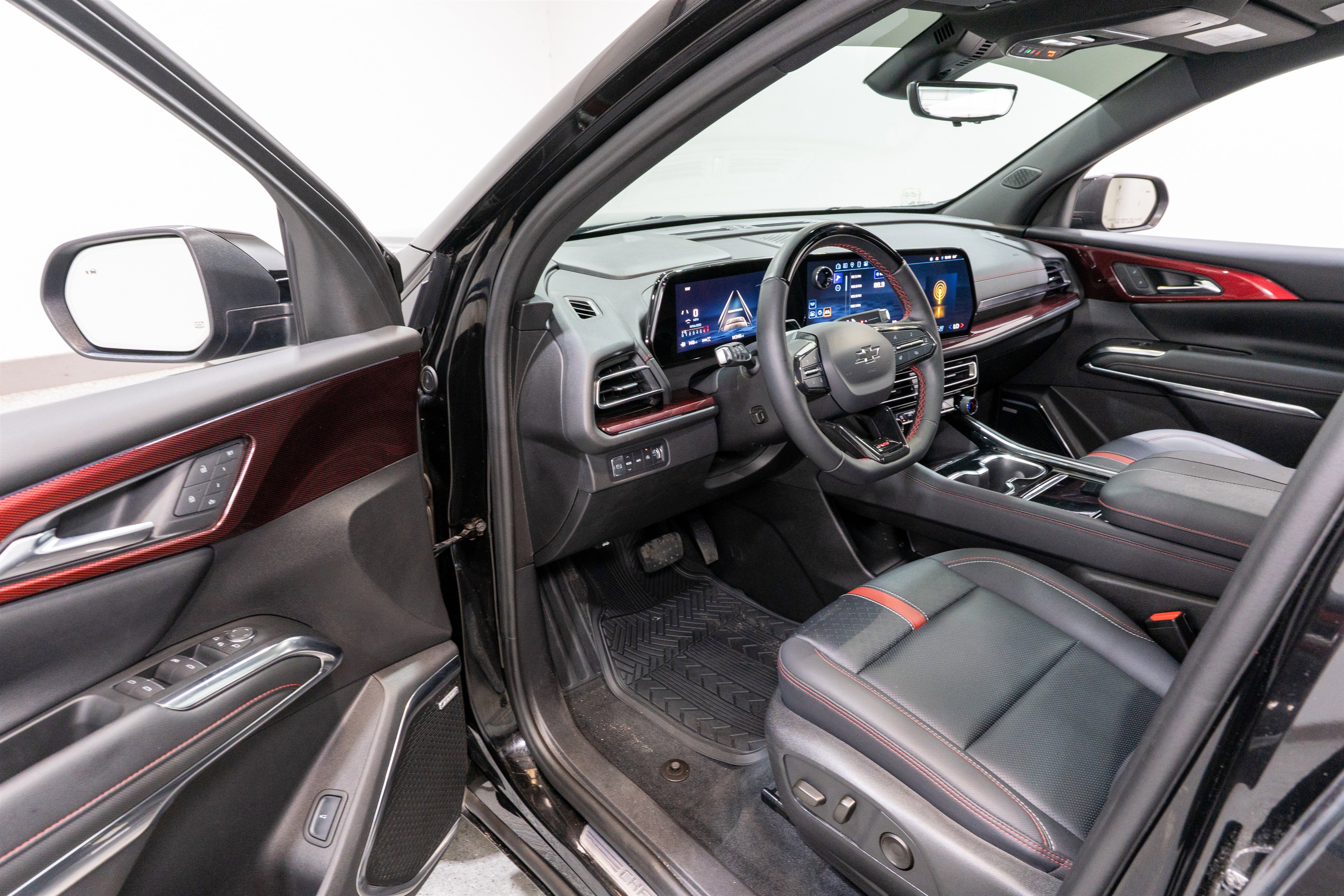 Used 2024 Chevrolet Traverse RS image 12