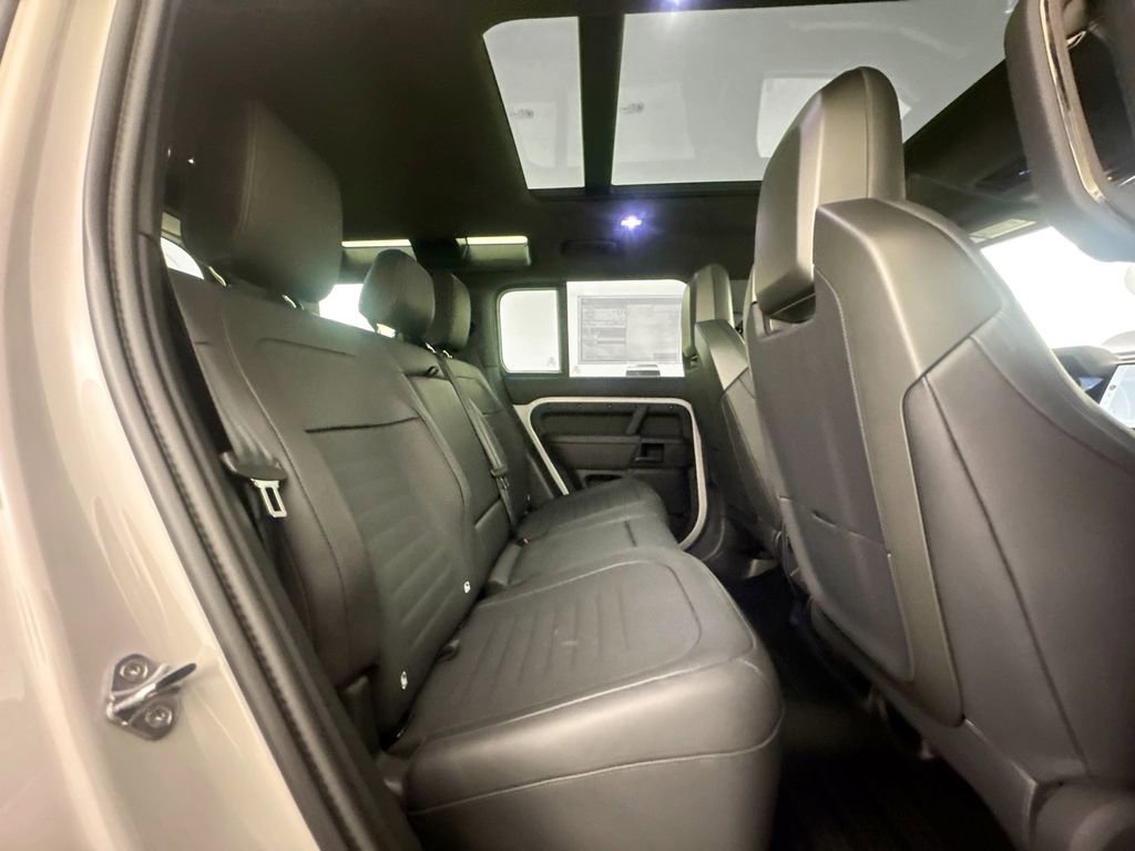New 2026 Land Rover Defender 110 OCTA image 27