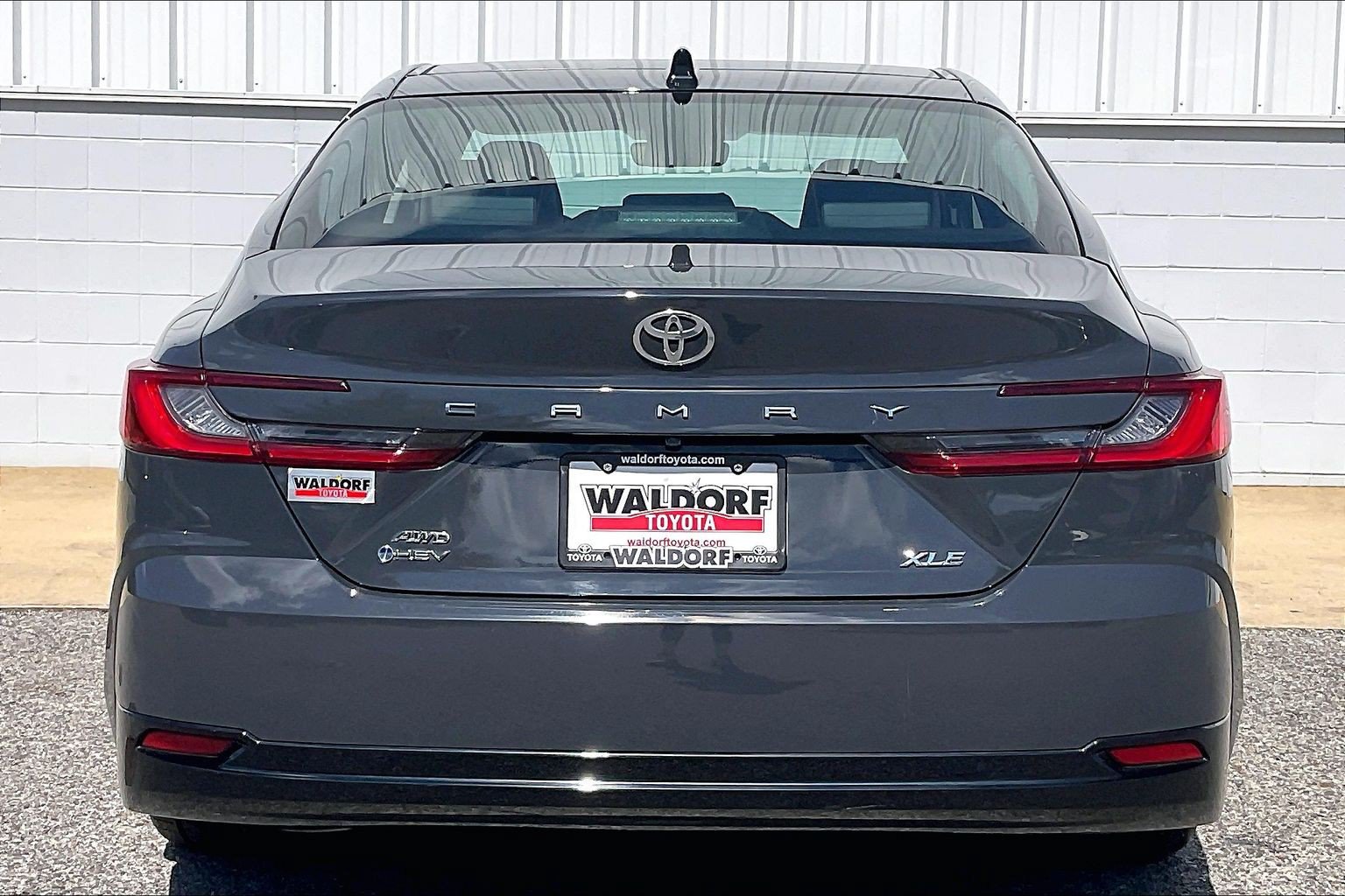 Used 2025 Toyota Camry XLE AWD/4WD image 5
