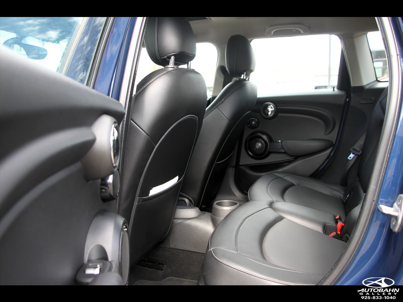 Used 2015 MINI Cooper 4-Door Hardtop w/ Premium Package FWD image 29