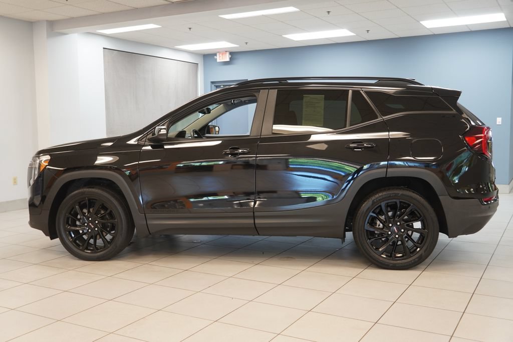 Used 2023 GMC Terrain SLE w/ Driver Convenience Package AWD/4WD image 2