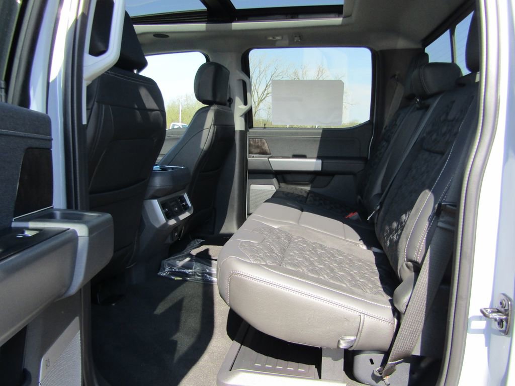 New 2026 Ford F250 Lariat w/ Black Appearance Package AWD/4WD image 17