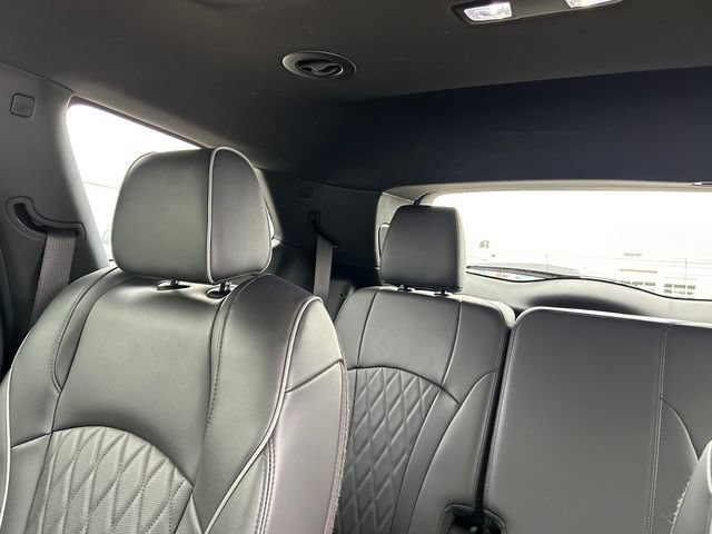 Used 2022 Buick Enclave Avenir w/ Avenir Technology Package AWD/4WD image 18