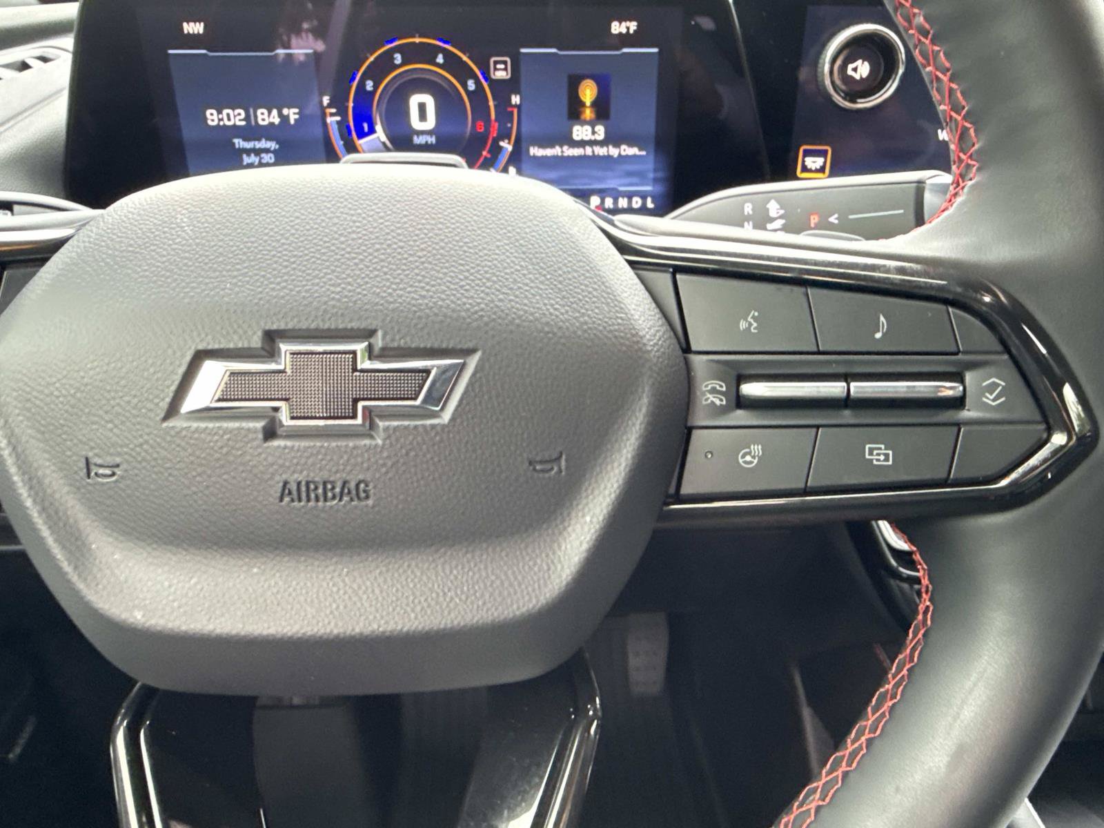 Used 2026 Chevrolet Traverse RS FWD image 17