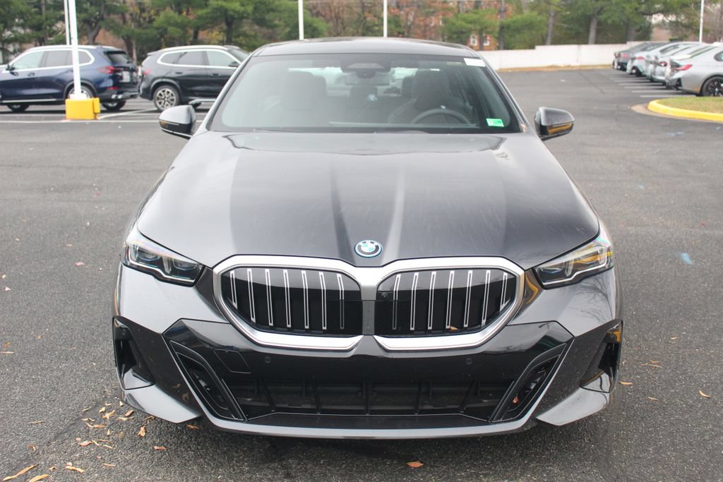 Used 2026 BMW 550e xDrive w/ Executive Package AWD/4WD image 3