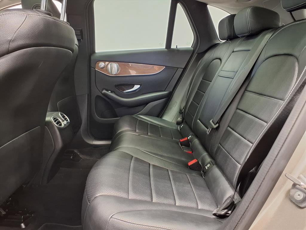 Used 2019 Mercedes-Benz GLC 300 4MATIC image 9