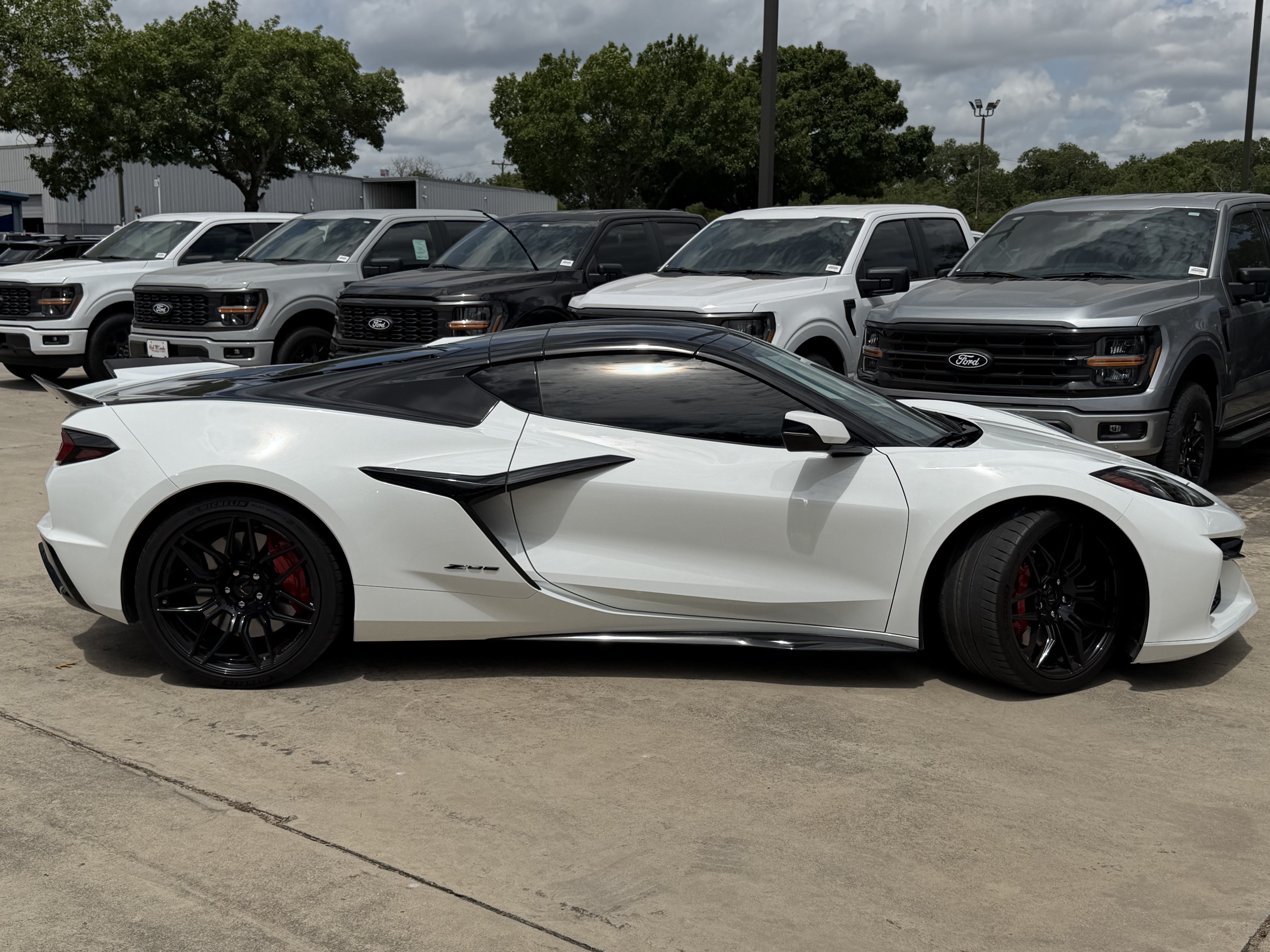 Used 2023 Chevrolet Corvette Z06 w/ Battery Protection Package RWD image 5