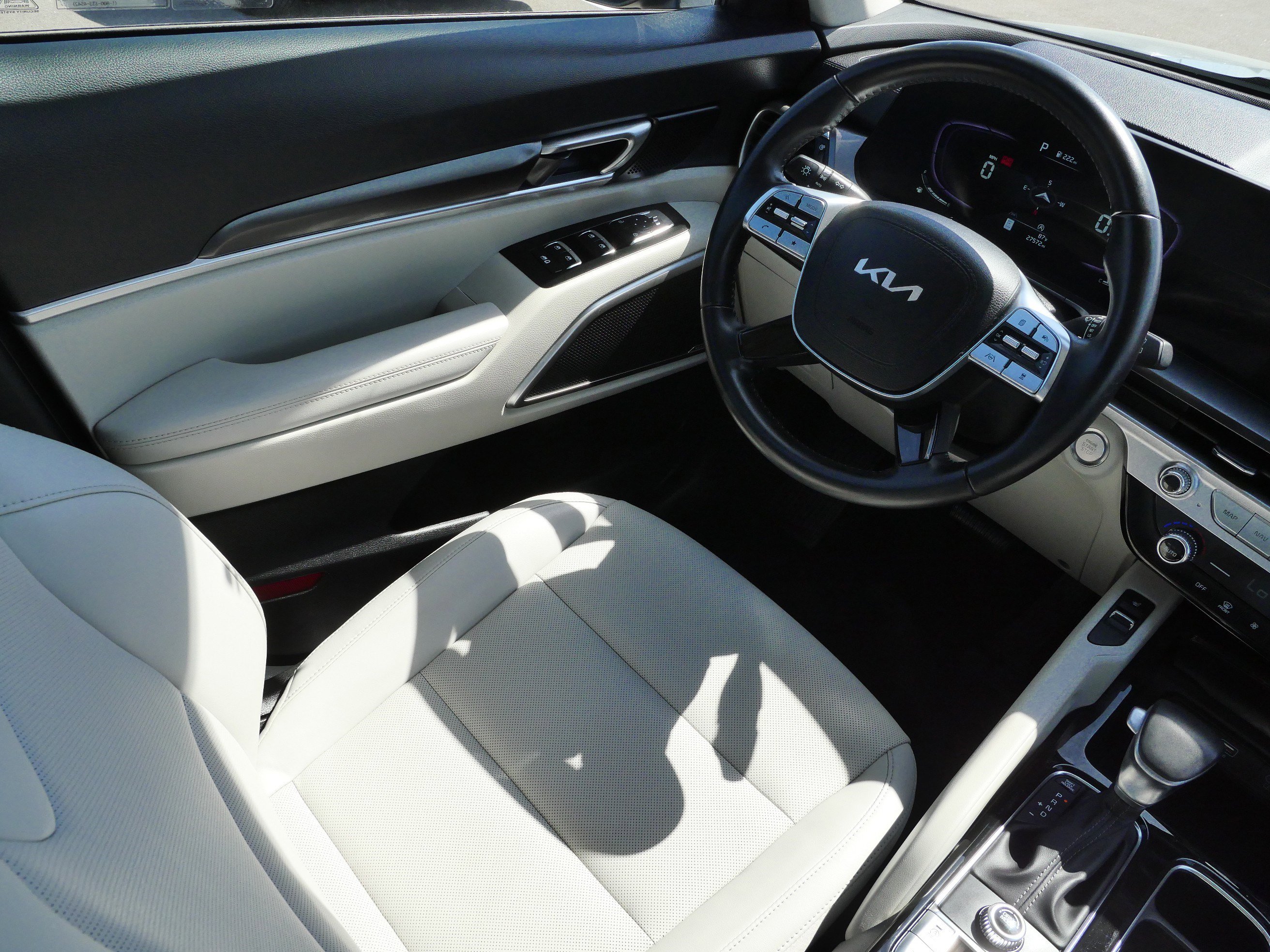 Used 2023 Kia Telluride S FWD image 9