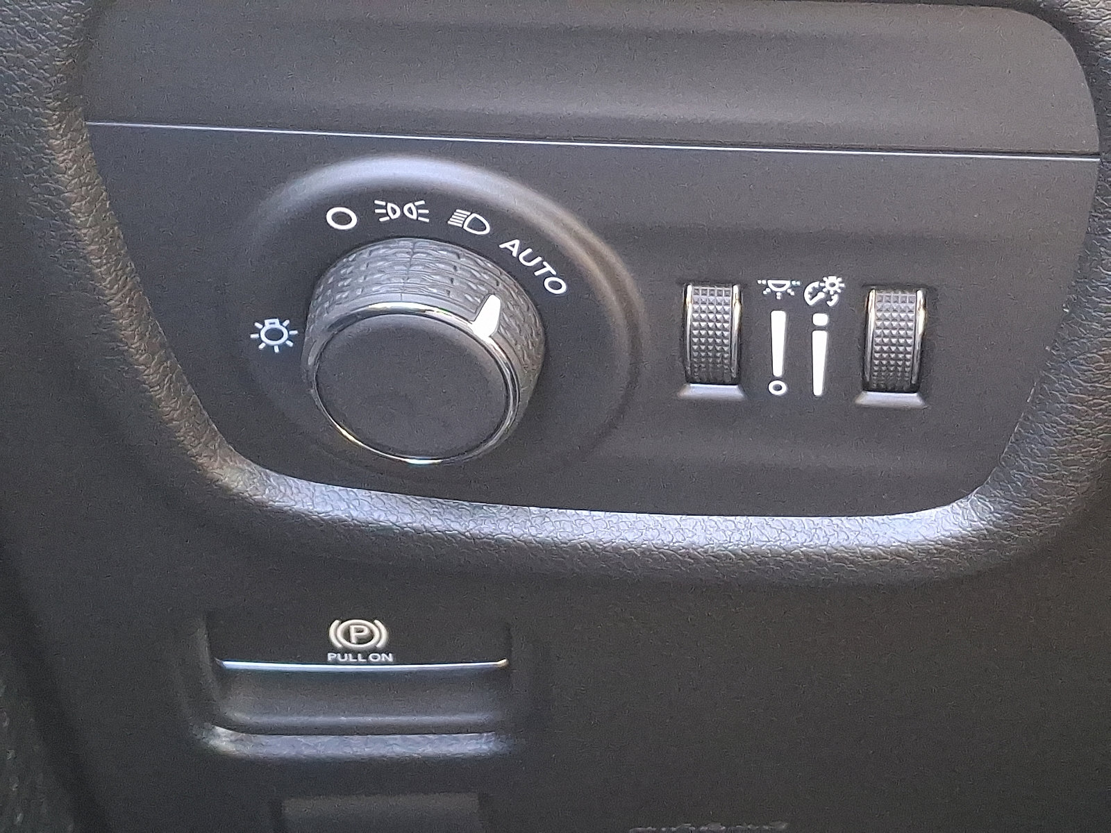 Certified 2024 Jeep Grand Cherokee Laredo image 22