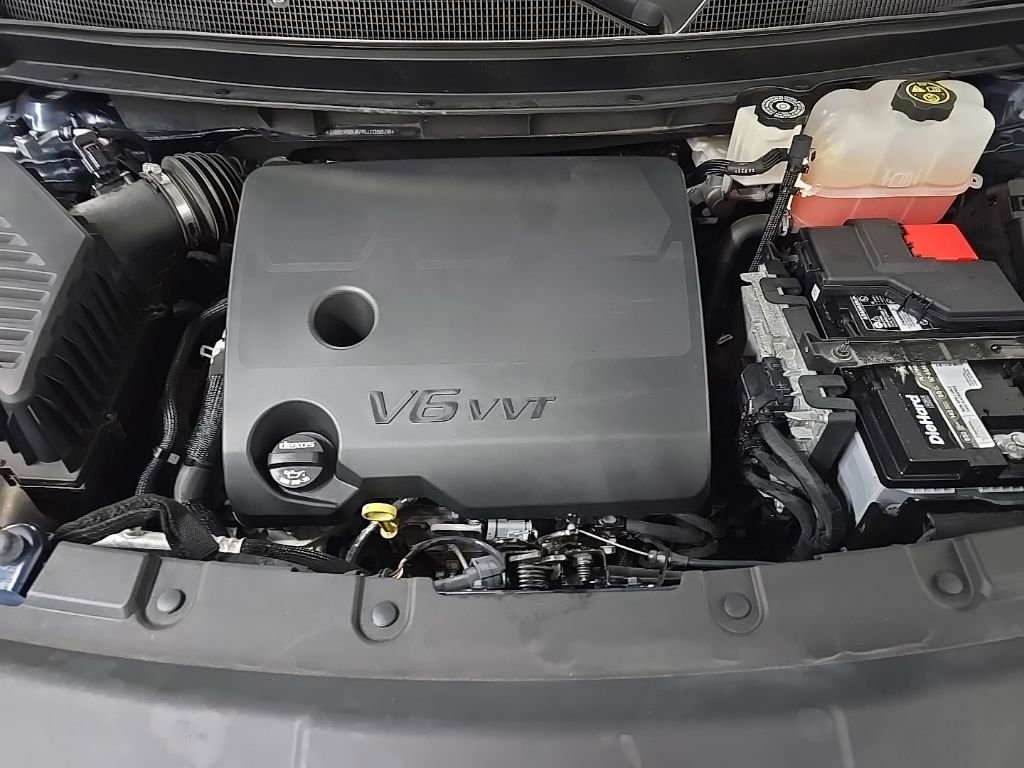 Used 2023 Chevrolet Traverse LT image 12