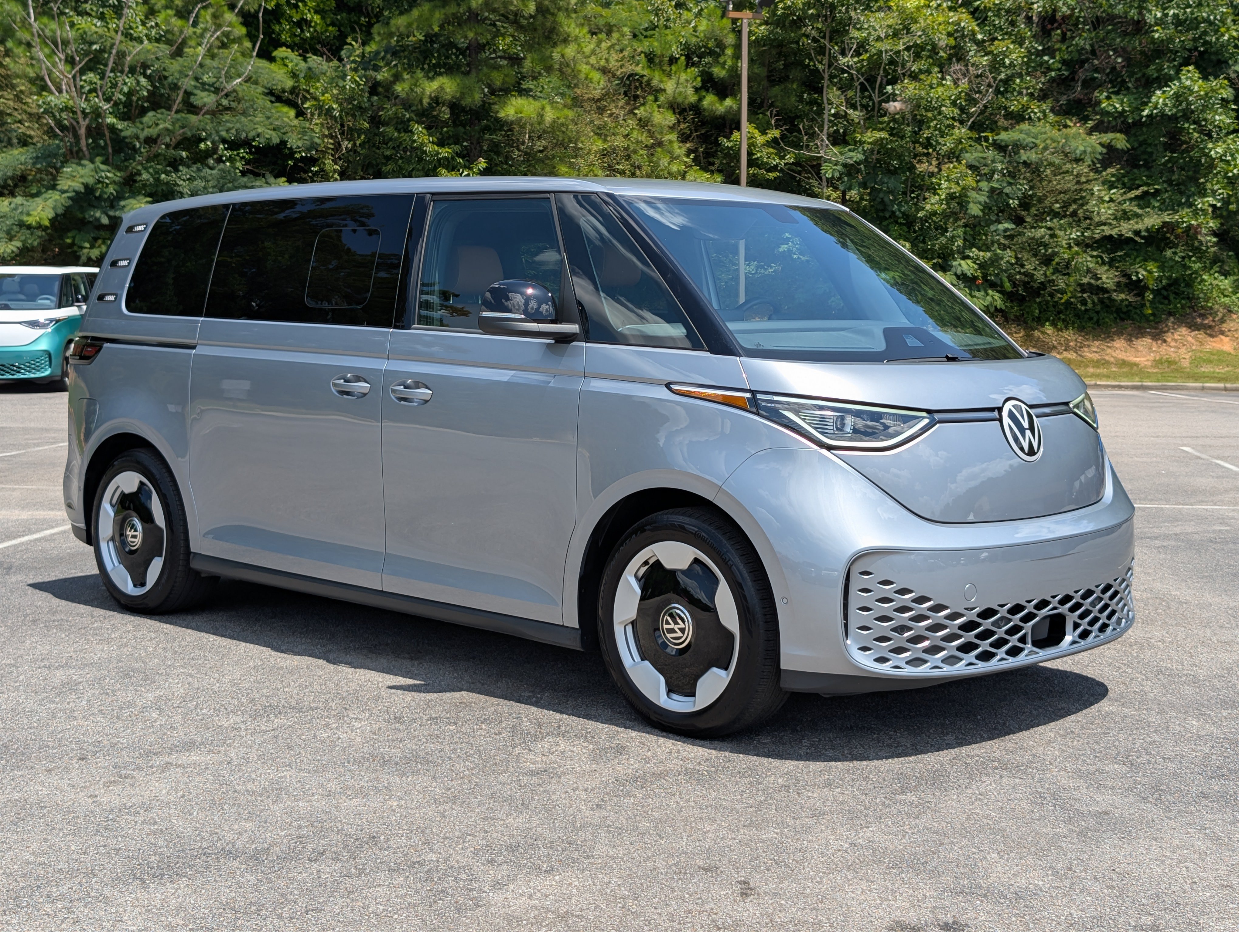 Used 2025 Volkswagen ID. Buzz Pro S Plus RWD image 12