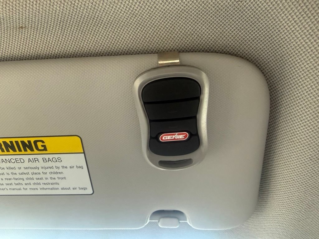 Used 2023 Hyundai Elantra Limited FWD image 25