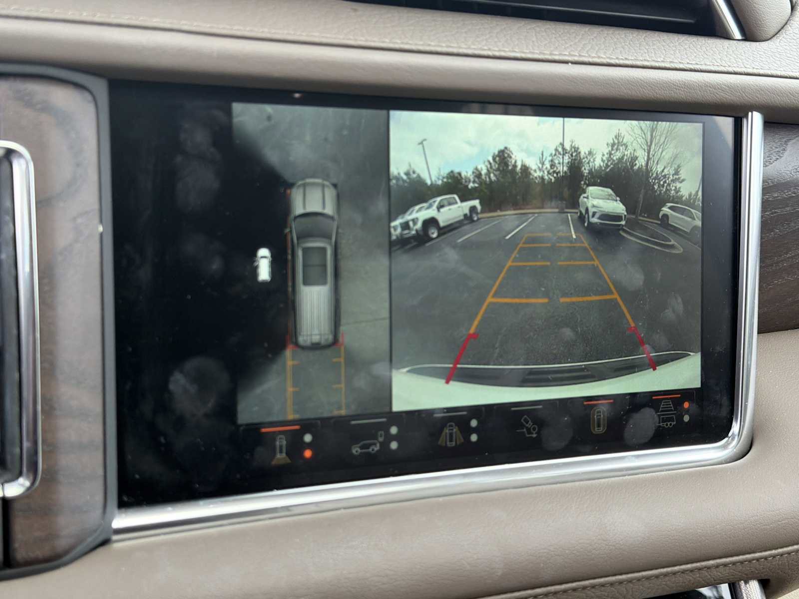 Used 2024 GMC Yukon Denali w/ Denali Reserve Package image 5