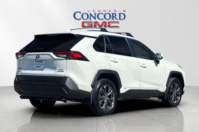 Used 2022 Toyota RAV4 XLE Premium image 4