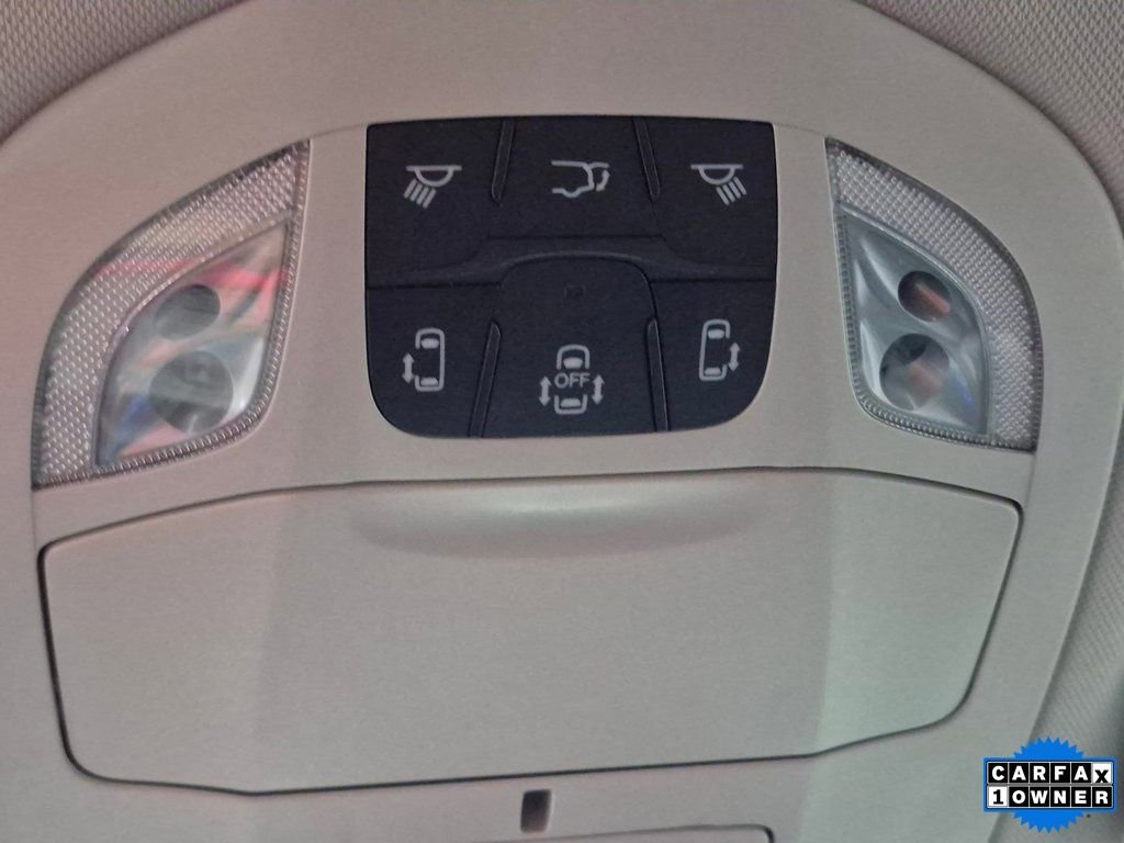 Used 2024 Chrysler Pacifica Touring-L image 19