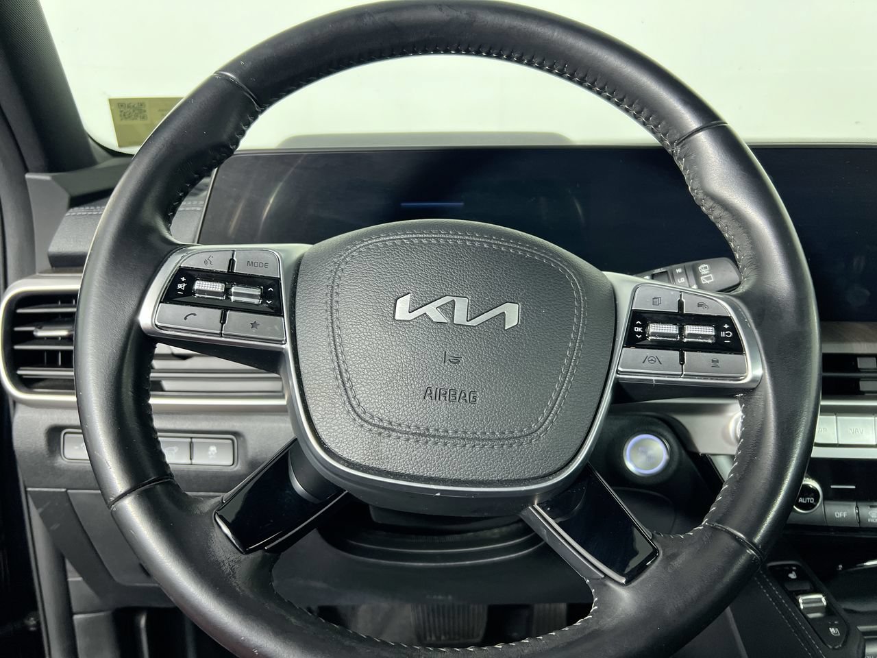 Used 2024 Kia Telluride EX w/ EX Captain's Chair Package FWD image 15