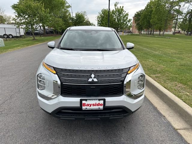 Used 2023 Mitsubishi Outlander ES AWD/4WD image 4