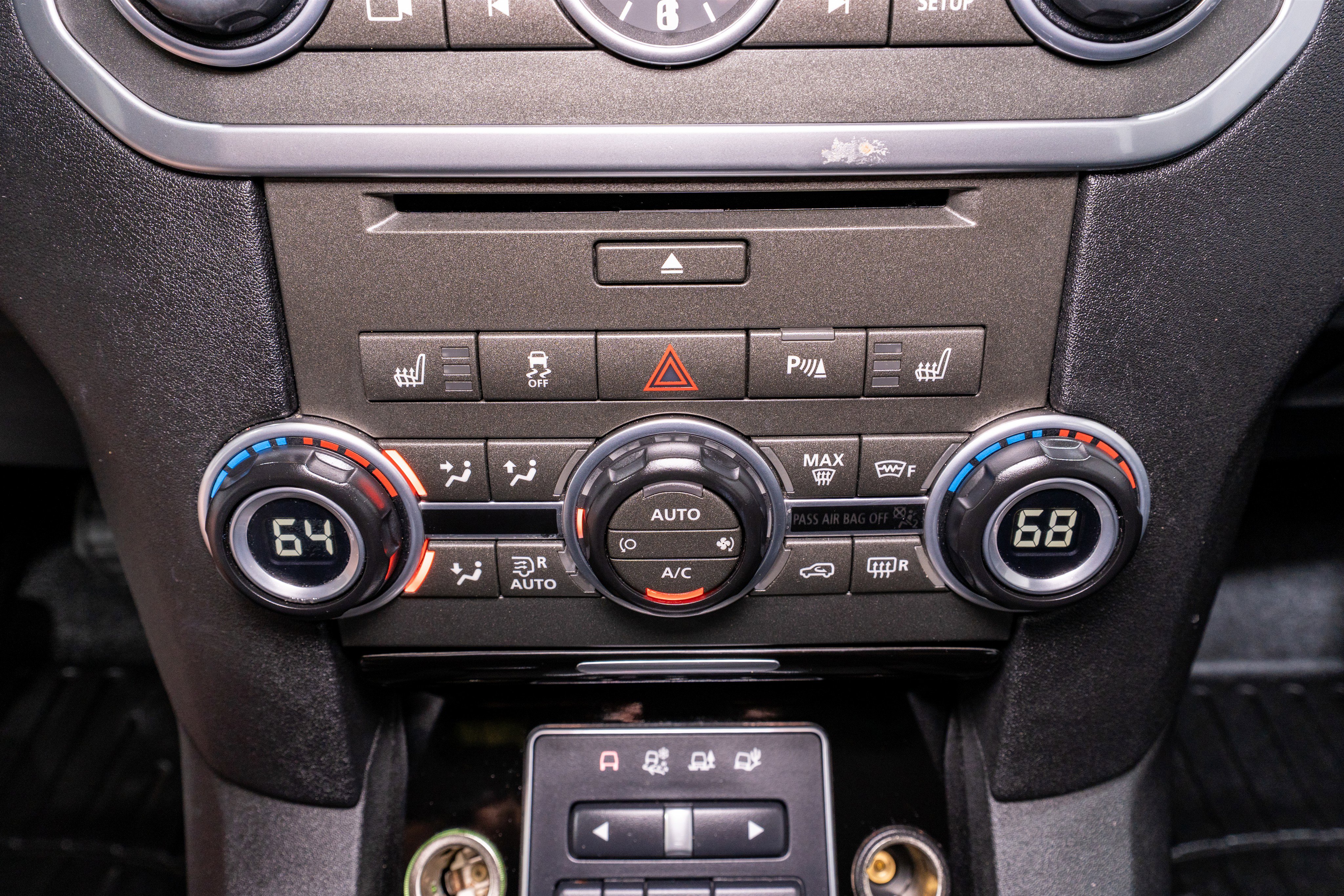 Used 2016 Land Rover LR4 HSE LUX image 25