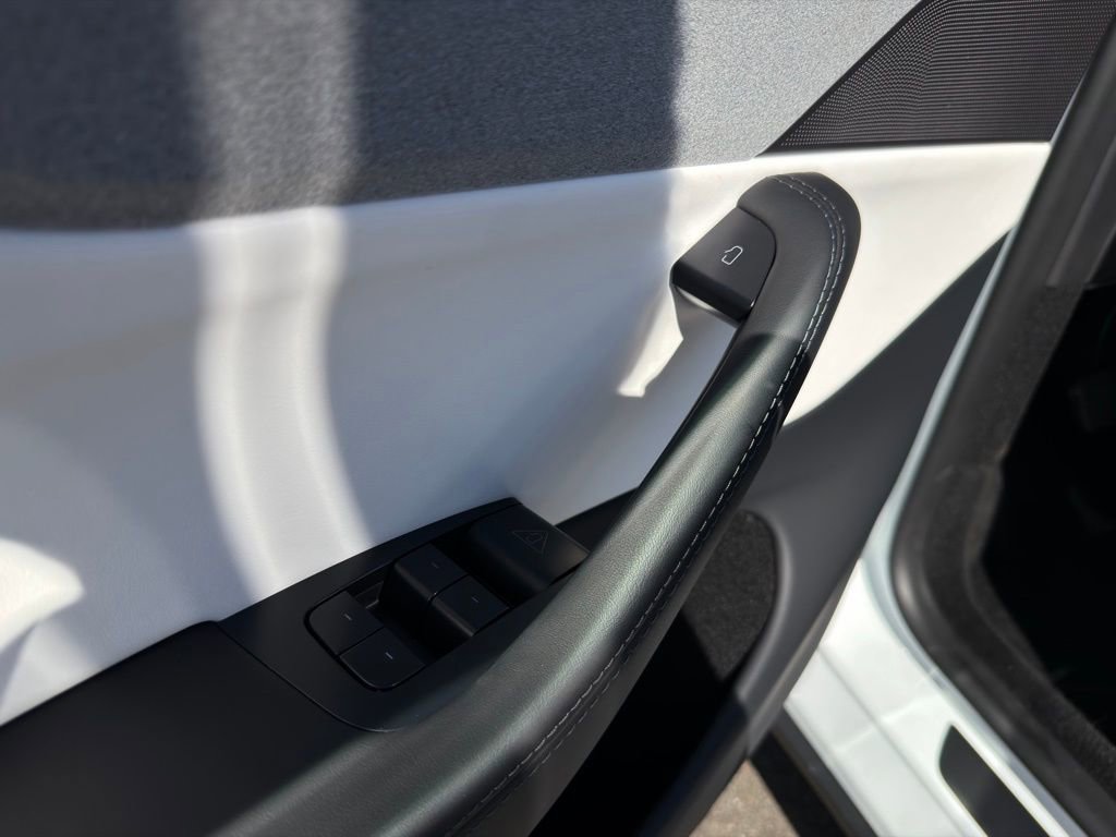 Used 2026 Tesla Model Y Long Range image 15