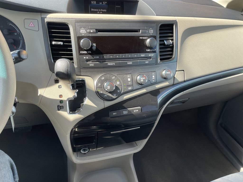 Used 2012 Toyota Sienna LE w/ Towing Pkg AWD/4WD image 18
