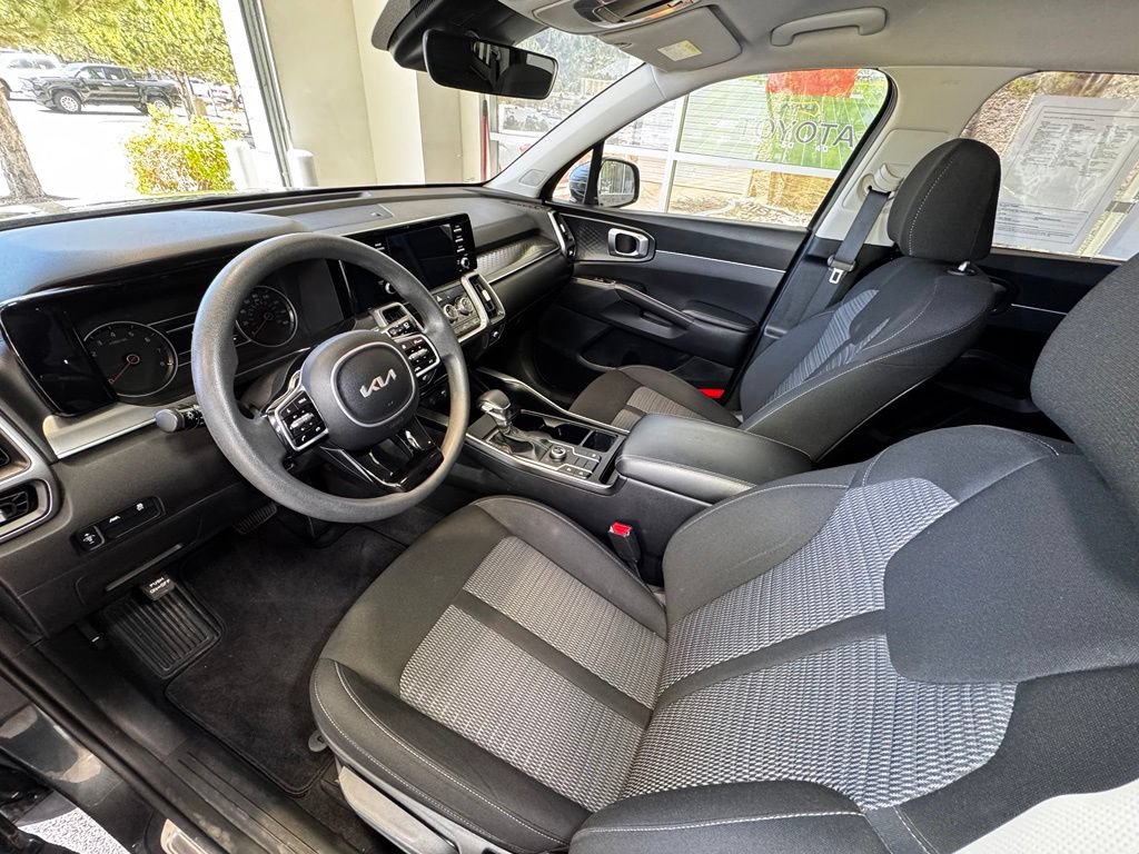 Used 2023 Kia Sorento LX AWD/4WD image 16