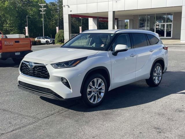 Used 2023 Toyota Highlander Limited image 3