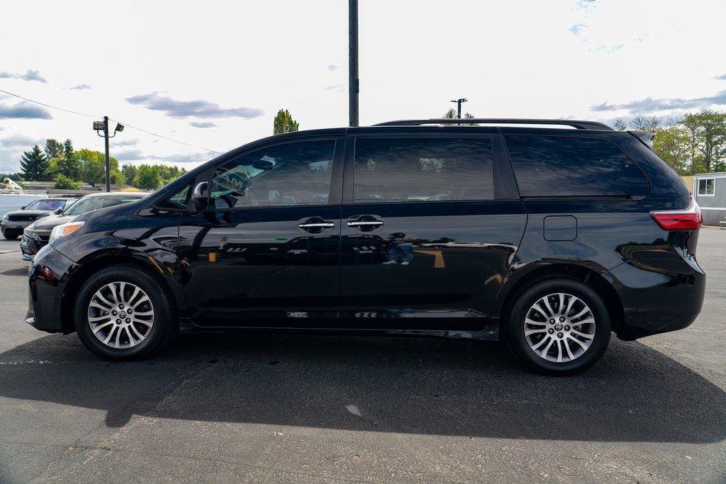 Used 2020 Toyota Sienna XLE FWD image 13