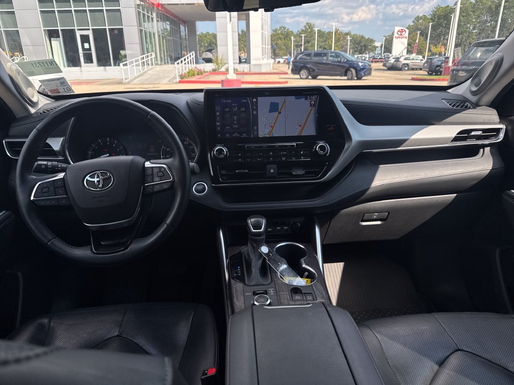 Certified 2021 Toyota Highlander Platinum AWD/4WD image 23