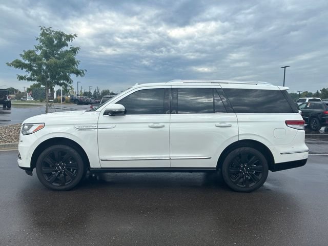 Used 2024 Lincoln Navigator Reserve AWD/4WD image 3
