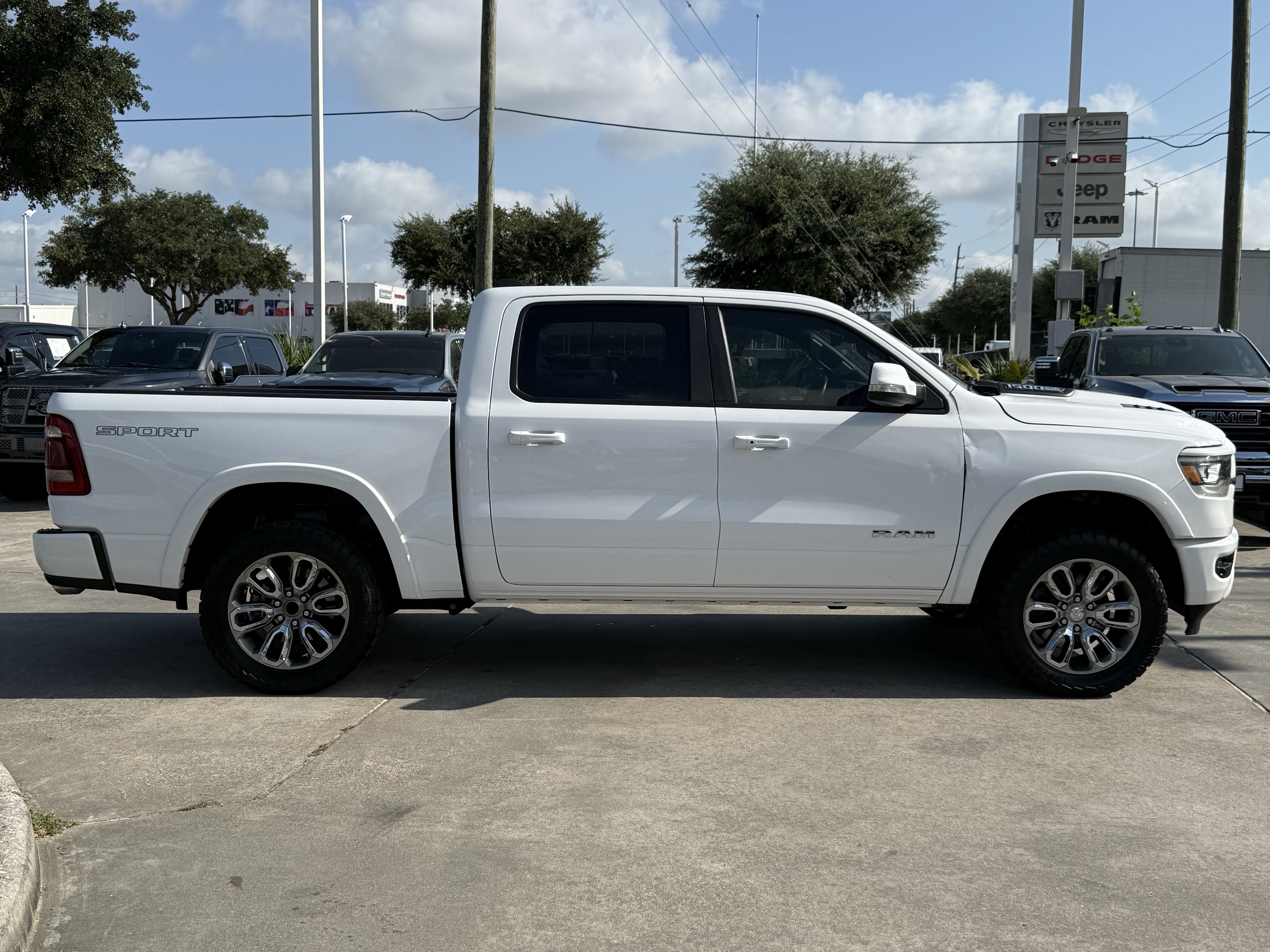 Used 2021 RAM 1500 Laramie w/ Sport Appearance Package AWD/4WD image 3