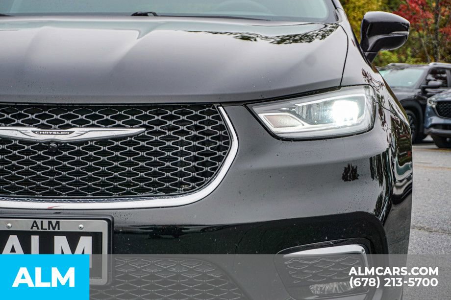Used 2024 Chrysler Pacifica Select image 12
