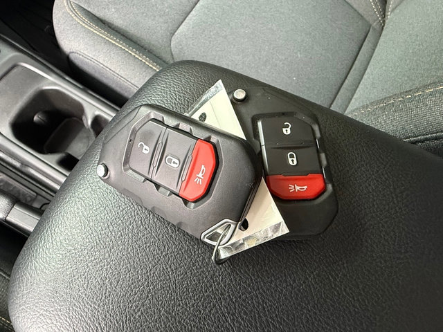 Used 2025 Jeep Gladiator Sport AWD/4WD image 27